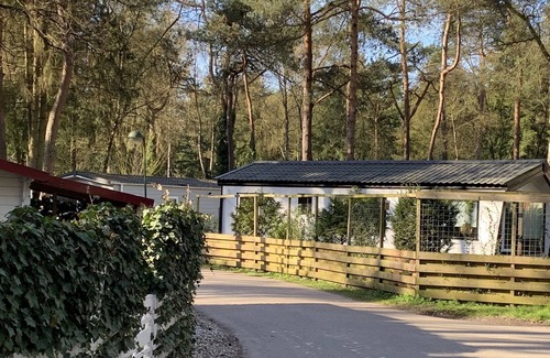Bosgebied Hoenderloo Chalet De Esquí | Stijlvol Chalet met Charmante Veranda op de Veluwe