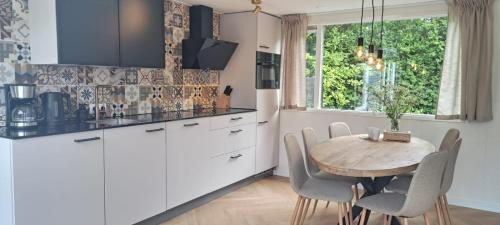 Heinkenszand Chalet De Esquí | Stijlvol chalet Zeeland - Sauna & omheinde tuin VP082