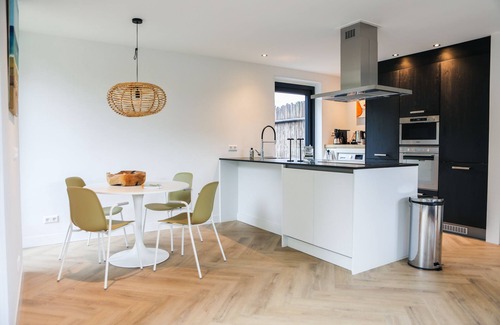 Baarland Casa | Stijlvol Ingerichte Bungalow in Baarland