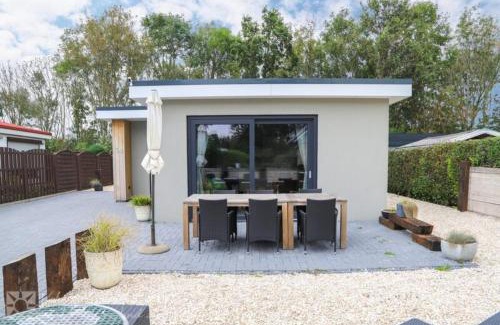 Baarland Casa | Stijlvol ingerichte bungalow in Baarland