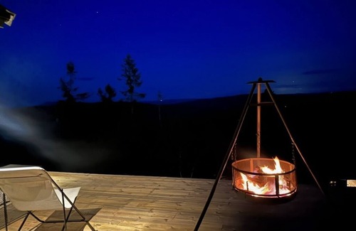 B Cabina | Stilfull Hytte med Jacuzzi og Sauna
