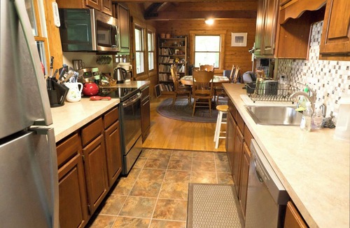 Kabletown Cabina | Still Point Cabin - Harper's Ferry, WV - Mountain Getaway - 3 Bedrooms/AC/WiFi