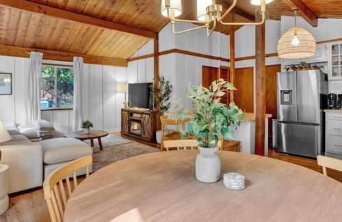 Pocono Summit Cabina | Stillwater Cottage Escape | Firepit