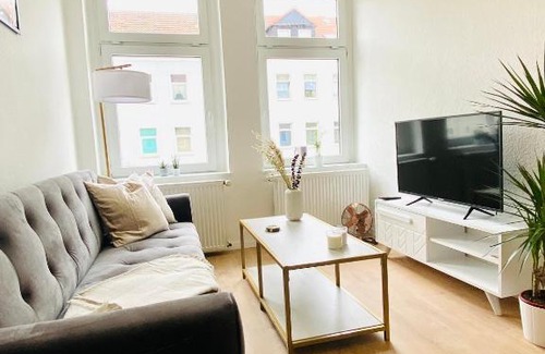 Andreasvorstadt Apartamento | Stilvolles Apartment in zentraler Lage - Smart-TV, Queensize-Bett, Altbaustil, Küche in City-Nähe