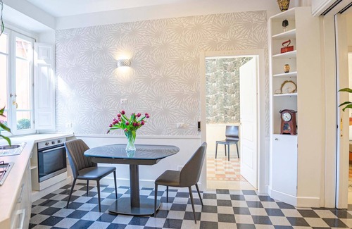 Quartiere XVII Trieste Apartamento | Stilysh apartment in Rome close to cafes, restaurants, bus and metro.