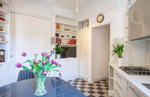Quartiere XVII Trieste Apartamento | Stilysh apartment in Rome close to cafes, restaurants, bus and metro.