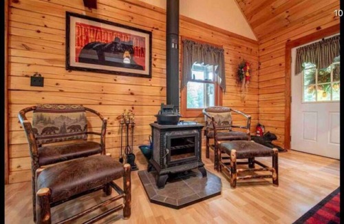 Ellsworth Cabina | Stinson Lake Charming & Spacious Log Cabin