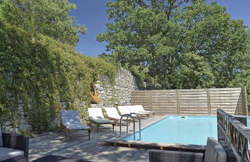 Saint-Andre-de-Roquepertuis Casa | Personaje casa de piedra con piscina