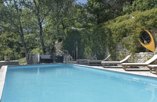 Saint-Andre-de-Roquepertuis Casa | Personaje casa de piedra con piscina