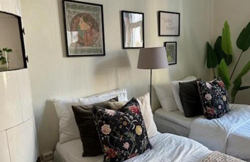 Norrmalm Apartamento | Stockholm Loft Haven 3 Beds in a 1- Bedroom Gem - 917