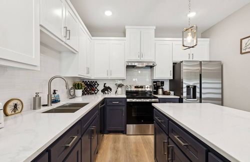 Fort Worth Casa | Stockyard Summit - Stylish New Home 2 Min to Fort Worth Stockyards. Sleeps 8!