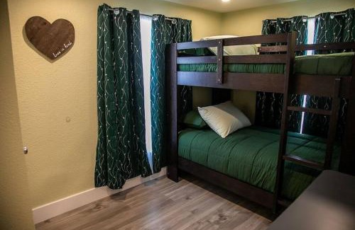 Fort Worth Casa | StockYards! Less than 4 minutes-Sleeps 8-Lee House