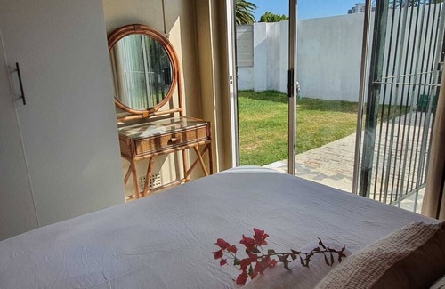Strand Cabina | Stone Cottage designed with comfort and sheer luxury in mind
