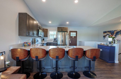 New Lisbon Cabaña | Stone Cottage - Lakefront/Beach/Arcade/HotTub/MassageChair/2 Kings/Near WI Dells