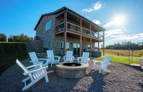 New Lisbon Cabaña | Stone Cottage - Lakefront/Beach/Arcade/HotTub/MassageChair/2 Kings/Near WI Dells