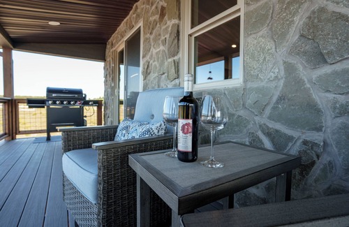 New Lisbon Cabaña | Stone Cottage - Lakefront/Beach/Arcade/HotTub/MassageChair/2 Kings/Near WI Dells