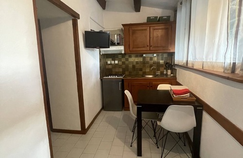 Joyeuse Otro | Casa de piedra, piscinas, Wifi, parque infantil, casas rurales cerradas y deportivas