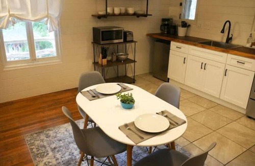 Laurel Park Cabaña | Stone Cottage