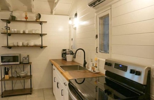 Laurel Park Cabaña | Stone Cottage