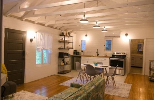 Laurel Park Cabaña | Stone Cottage