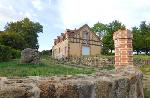Louge-sur-Maire Casa | Stone country house