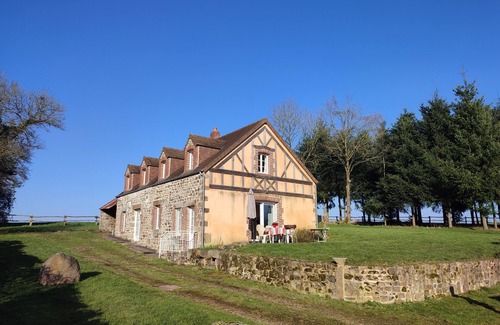 Louge-sur-Maire Casa | Stone country house