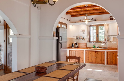 Kerames Villa | Casa de piedra de Creta en el acantilado con vistas al mar de Libia