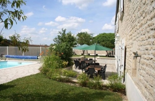 Argenteuil-sur-Armancon Casa | STONE HOUSE - SLEEPS 22