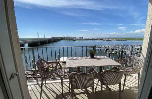 Stone Harbor Condominio | Bayfront refugio en una ubicación ideal en el centro!