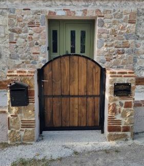 Aliartos Chalet De Esquí | Stone House - Πέτρινο Σαλέ