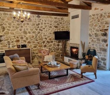 Aliartos Chalet De Esquí | Stone House - Πέτρινο Σαλέ
