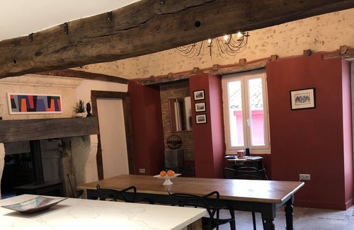 Montignac-le-Coq Casa | Casa de piedra 4 habitaciones, 9 personas, con piscina sur charente.