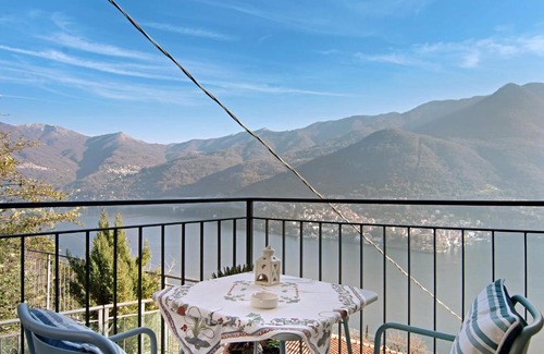 Moltrasio Apartamento | Stone house and dependance 7 pers