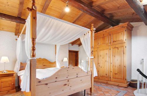 Moltrasio Apartamento | Stone house and dependance 7 pers