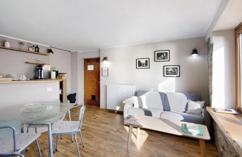 Moltrasio Apartamento | Stone house and dependance 7 pers
