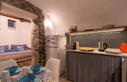 La Spezia Apartamento | Stone house at the foot of the Cinque terre park.