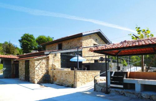Macieira de Cambra Casa | Stone House by Caima River with Pool