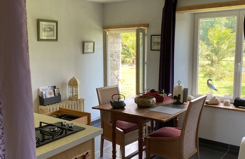 Bretteville-sur-Ay Casa | Stone house with indoor pool near the sea.