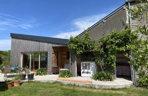 Bretteville-sur-Ay Casa | Stone house with indoor pool near the sea.