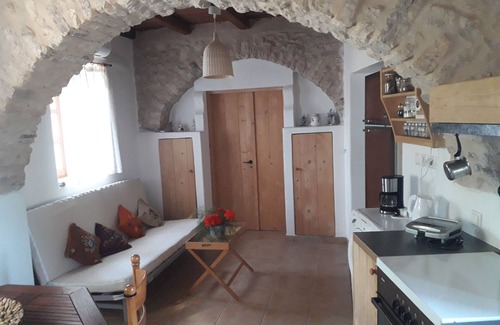 Kithira Casa | STONE HOUSE