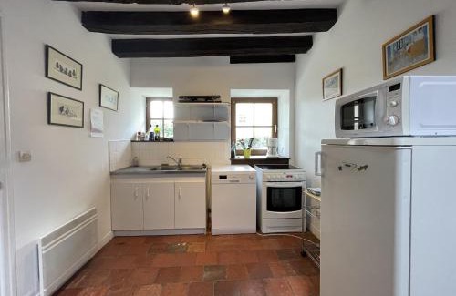 Thoree-les-Pins Casa | Stone House in Sarthe with Historic Chapel