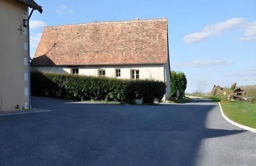 Thoree-les-Pins Casa | Stone House in Sarthe with Historic Chapel