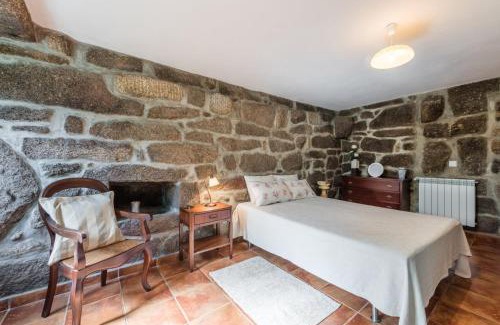 Cabril Apartamento | Stone House in the Peneda-Gerês National Park