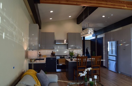 Frenchtown Casa | Stone House on Golf Course beautiful Views!