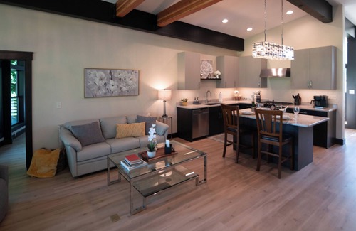 Frenchtown Casa | Stone House on Golf Course beautiful Views!
