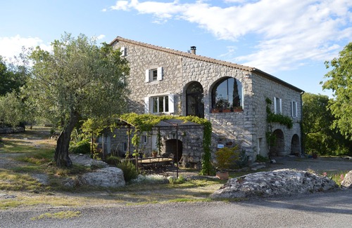 Labeaume Villa | CASA DE PIEDRA CON PISCINA PRIVADA CERCA DE ARDECHE GORGES
