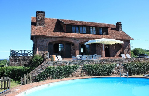 Lagleygeolle Casa | Casa de piedra con piscina y mágica vista de 360 ​​°.
