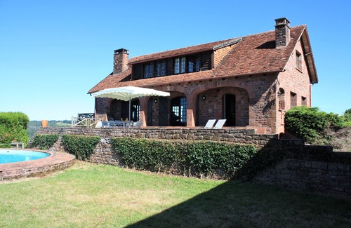 Lagleygeolle Casa | Casa de piedra con piscina y mágica vista de 360 ​​°.