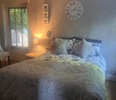 Kentstown Cama Y Desayuno | Stone Lodge B&B