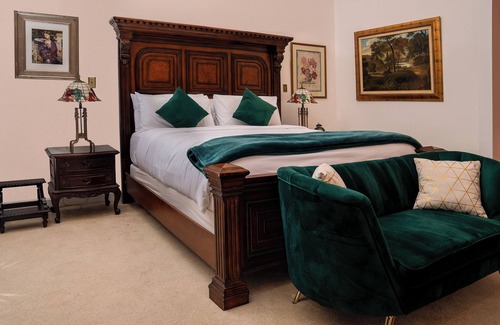 Lovettsville Cama Y Desayuno | Stone Manor Boutique Inn - Country Manor with Breathtaking Gardens and Event
